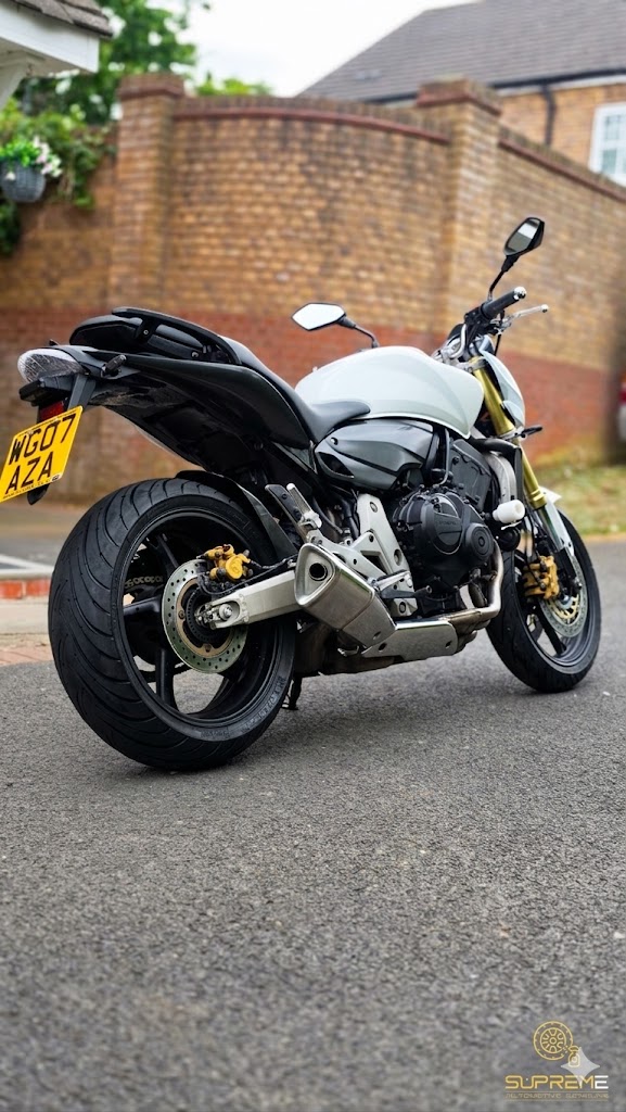 White Honda Hornet 600